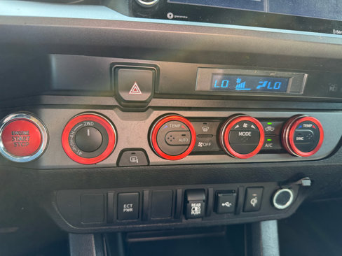 Used 2022 Toyota Tacoma TRD Off-Road image 13