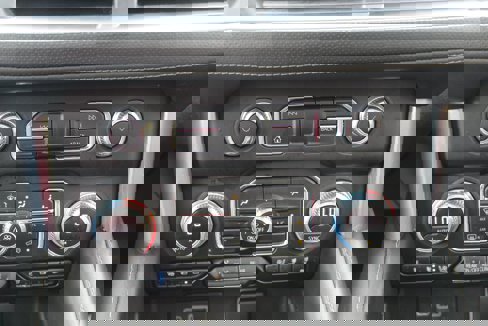 Used 2023 GMC Yukon XL SLT image 8