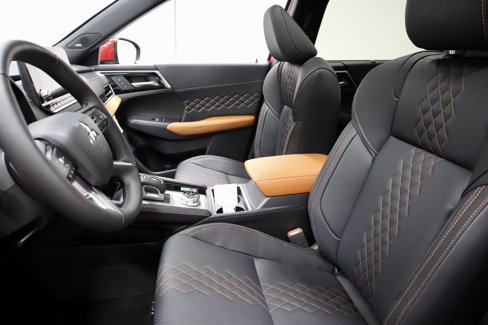 New 2025 Mitsubishi Outlander SEL image 16