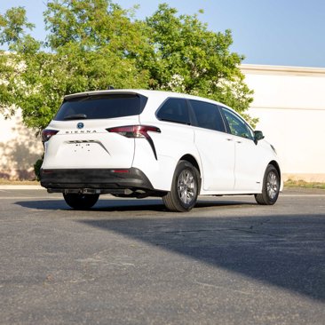 Used 2021 Toyota Sienna LE image 7
