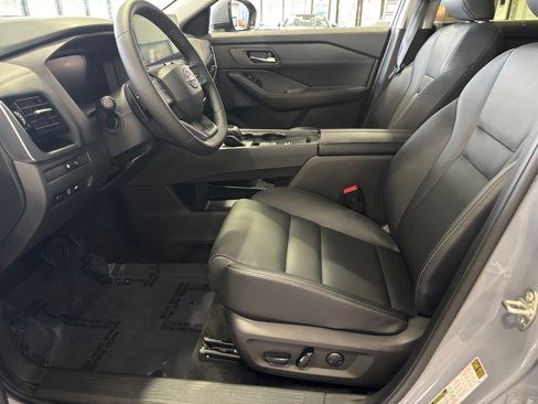 Used 2025 Nissan Rogue SL w/ SL Premium Package image 4