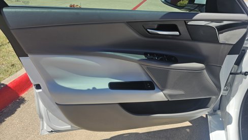 Used 2019 Jaguar XE image 26