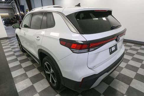 New 2025 Volkswagen Tiguan SE image 10