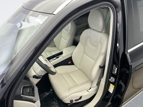 Used 2025 Volvo XC90 B5 Plus w/ Protection Package Premier image 11