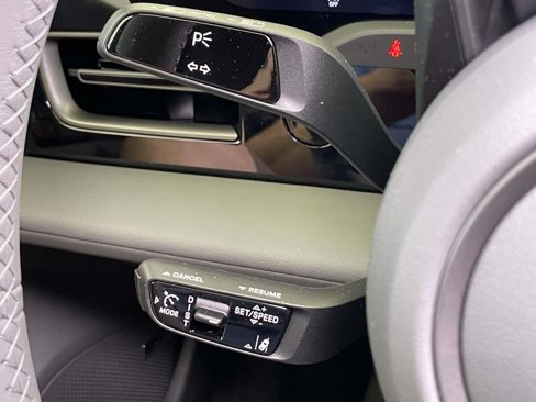 New 2025 Porsche Taycan image 41