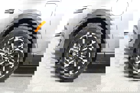 Used 2025 Chevrolet Equinox EV LT w/ LPO, All-Weather Mat Package image 4