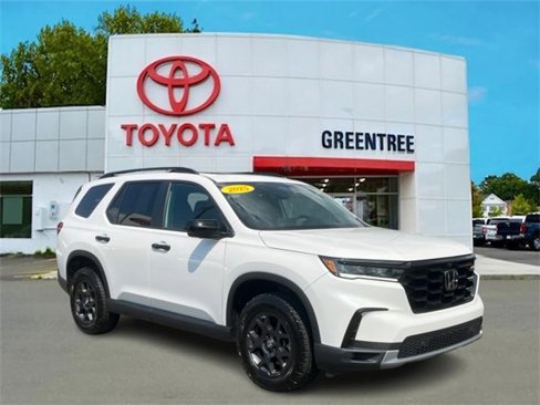 Used 2025 Honda Pilot TrailSport image 1