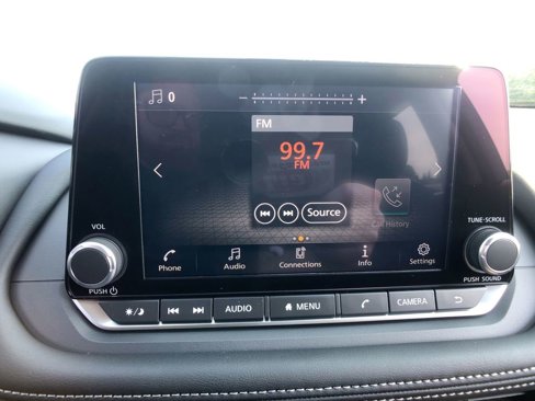Certified 2025 Nissan Rogue SV image 31