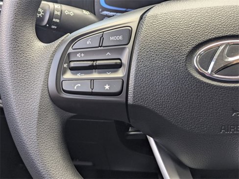 Used 2025 Hyundai Venue SE image 15