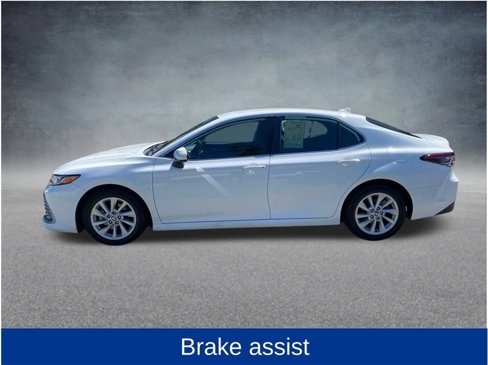 Used 2022 Toyota Camry LE image 10