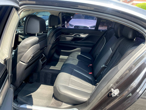 Used 2021 BMW 740i w/ Premium Package image 17