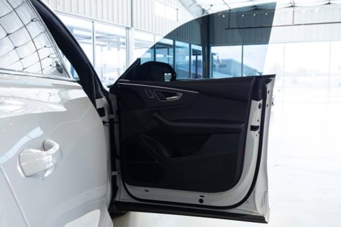 Used 2023 Audi RS Q8 w/ Black Optic Package image 15