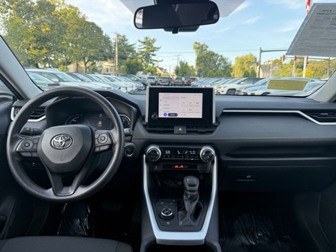 Used 2025 Toyota RAV4 XLE image 18