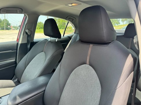 Used 2019 Toyota Camry LE image 12