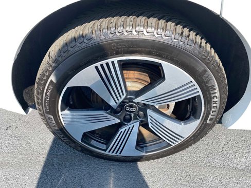 Used 2021 Audi e-tron Prestige w/ Prestige Package image 43