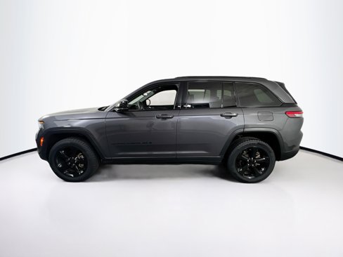 Used 2023 Jeep Grand Cherokee Altitude image 8