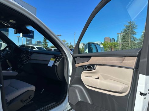New 2026 Volvo XC90 B6 Plus w/ Protection Package Premier image 11