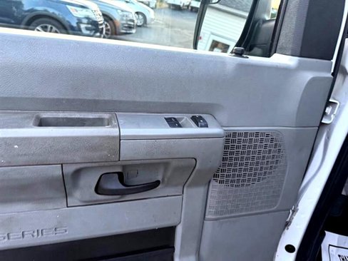 Used 2014 Ford E-150 and Econoline 150 w/ Power Group image 20