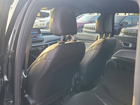 New 2025 Jeep Compass Latitude image 8