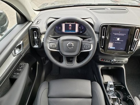 New 2025 Volvo XC40 B5 Ultra w/ Protection Package Premier image 8