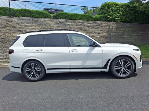 New 2026 BMW X7 M60i w/ Climate Comfort Package image 7