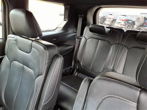 Used 2024 Jeep Grand Cherokee L Limited image 13