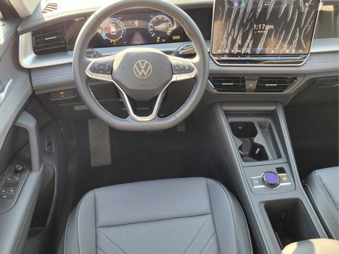 New 2025 Volkswagen Tiguan SE image 10