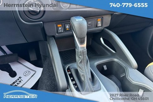 Used 2024 Nissan Frontier SV w/ SV Convenience Package image 11