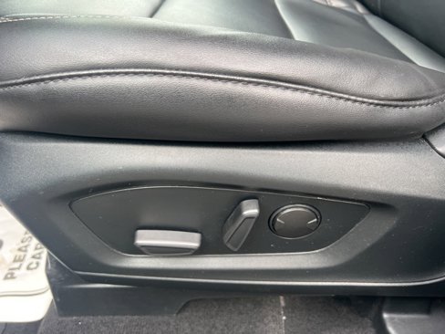Used 2022 Ford Explorer XLT w/ Equipment Group 202A image 24