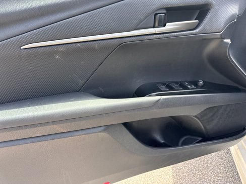 Used 2025 Toyota Camry SE image 10