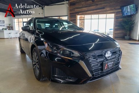 Used 2025 Nissan Altima 2.5 SV image 2