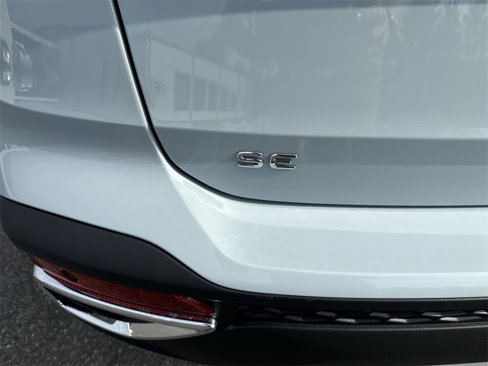 New 2025 Volkswagen Taos SE image 7