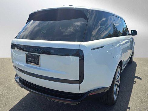 New 2025 Land Rover Range Rover Long Wheelbase SE image 5