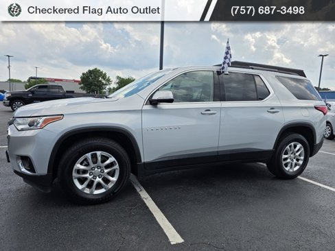 Used 2020 Chevrolet Traverse LT image 2