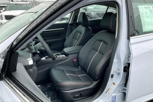 New 2025 Nissan Altima 2.5 SR image 11
