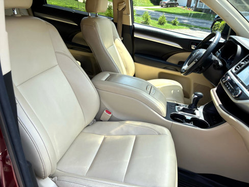 Used 2017 Toyota Highlander XLE image 23