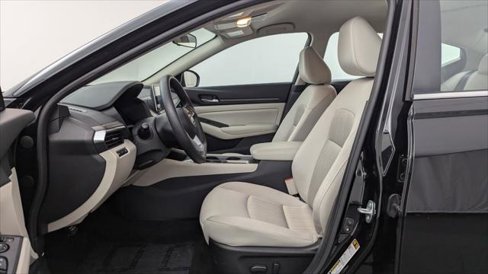Used 2025 Nissan Altima 2.5 SV image 14