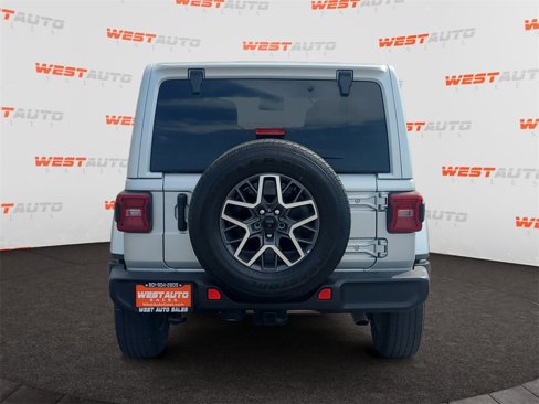 Used 2024 Jeep Wrangler Sahara image 4