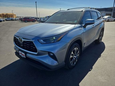 Certified 2022 Toyota Highlander XLE image 1