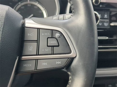 Used 2022 Toyota Highlander XLE image 14