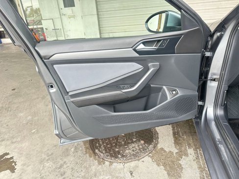 Used 2025 Volkswagen Jetta SE image 20