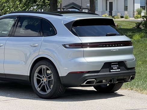 New 2025 Porsche Cayenne image 9