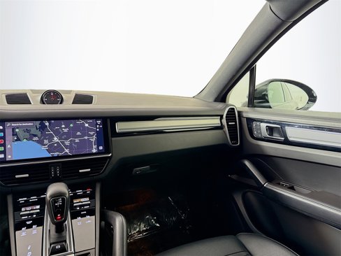 Certified 2022 Porsche Cayenne Platinum Edition image 20