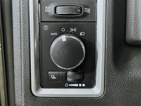 Used 2020 RAM 1500 Classic SLT image 10
