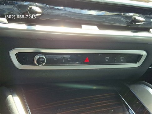 Used 2025 BMW X6 M60i w/ Parking Assistance Package image 15