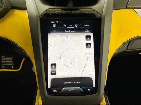 Used 2024 Lamborghini Revuelto image 13