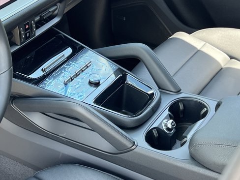 New 2025 Porsche Cayenne image 30