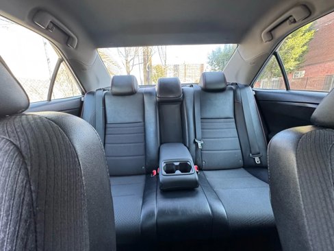 Used 2017 Toyota Camry SE image 25