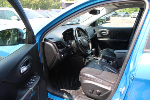 Used 2020 Jeep Cherokee Trailhawk image 24