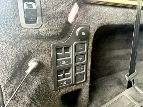 Used 2020 Land Rover Discovery HSE image 24
